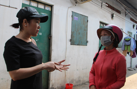 Người thuê trọ bật khóc vì được miễn 2 tháng tiền nhà