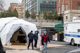 Hơn 1.300 người chết vì Covid-19, Mỹ dựng lều làm nhà xác di động 