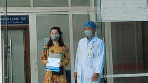 Video: 3 bệnh nhân mắc Covid-19 ở Đà Nẵng xuất viện
