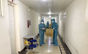 Bữa cơm lúc 14h và nhiệm vụ khiến các cán bộ trong khu cách ly 'đỏ mặt tía tai'