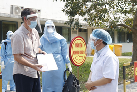 Video: Bệnh nhân thứ 33 mắc Covid-19 xuất viện 