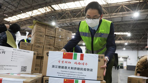 Phương Tây lo ngại chính sách 'ngoại giao khẩu trang' của Trung Quốc