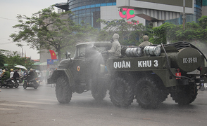 Video: Hải Phòng huy động quân đội phun hóa chất khử trùng toàn thành phố