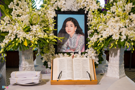 Gia Bảo bức xúc khi có nhiều người tới chụp Mai Phương khi đã qua đời