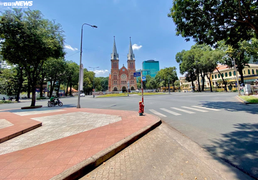 Ngăn dịch Covid-19: Dân không ra đường, phố phường TP.HCM vắng lặng chưa từng có