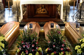 Ảnh: Xót xa tang lễ giữa đại dịch Covid-19