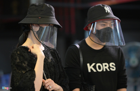 Trấn Thành, Hari Won viếng Mai Phương lúc khuya