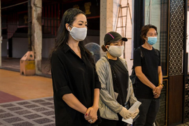 Đồng nghiệp nghẹn ngào ở bên Mai Phương đêm cuối cùng