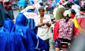 Nhiều công ty xổ số hứa hỗ trợ người bán vé dạo trong thời gian dừng phát hành