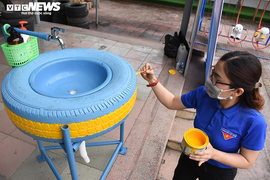 'Hô biến' lốp xe đã qua sử dụng thành bồn rửa tay công cộng phòng Covid-19