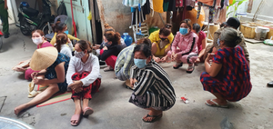 Bắt 14 phụ nữ tụ tập đánh bạc trong ngày đầu 'cách ly toàn xã hội'