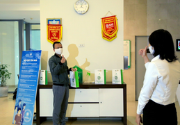 Chủ đầu tư Ecopark trang bị cho 17.000 cư dân khẩu trang, nước sát khuẩn