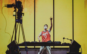 Dân Singapore, Trung Quốc đi bar 'online' giữa mùa dịch 