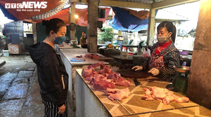 Giá lợn hơi giảm, giá tại chợ vẫn cao ngất