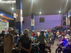 Hà Nội: Không bán xăng dầu cho người mua bằng can để tích trữ