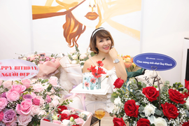 Cách ly toàn xã hội, NTK Tuyết Lê tổ chức sinh nhật theo cách cực độc