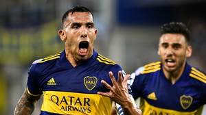 Carlos Tevez: Cầu thủ quá giàu, sống 6 tháng, 1 năm không lương cũng được