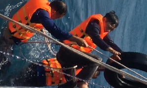 Trung Quốc đâm chìm tàu, bắt ngư dân Việt Nam: Hành vi ngang ngược, vô nhân đạo