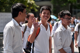 Gợi ý đáp án đề thi minh hoạ THPT quốc gia môn Toán, Vật lí, Hoá học