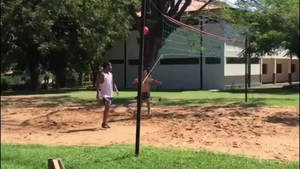 Ronaldinho chơi bóng với những tội phạm nghiêm trọng