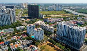 Nhân viên môi giới bất động sản đổ xô chuyển việc