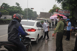 Hải Phòng kiểm soát cả người đi xe máy tại các chốt phòng dịch Covid-19
