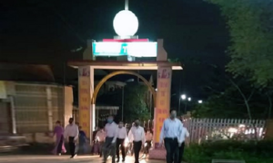 Đang cách ly toàn xã hội, nhiều giáo xứ Hà Tĩnh vẫn hành lễ với hàng trăm người 