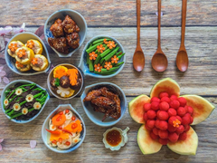 Ảnh: Cách ly xã hội, ai cũng thành 'siêu đầu bếp'