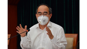 Bí thư Thành ủy TP.HCM: Chưa cần thiết triển khai thêm 12.000 giường cách ly