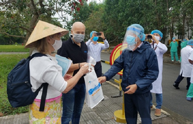 Hai bệnh nhân mắc Covid-19 cuối cùng ở Huế nói gì khi xuất viện?