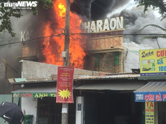Quán karaoke Pharaon ở TP.HCM bốc cháy ngùn ngụt