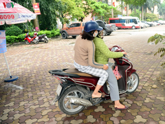 Nhiều kẻ giàu vào 'cướp phần' của người nghèo