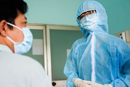 Giây phút sinh tử của bệnh nhân mắc Covid-19 nặng ở Trung Quốc