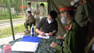 Nam thanh niên trốn cách ly, thuê ô tô đi sinh nhật bạn