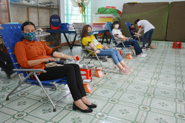 Hiến máu đúng kiểu 'giãn cách xã hội' ở Đắk Lắk