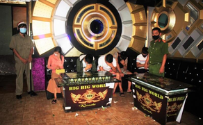 Tước giấy phép hoạt động quán karaoke chứa chục thanh niên phê ma túy 