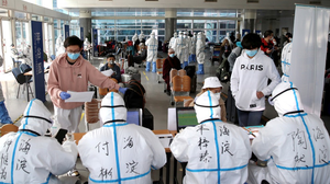 Trung Quốc xây bệnh viện dã chiến, tạm dừng qua lại biên giới với Nga