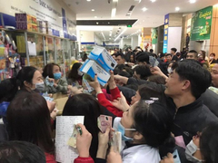 TP.HCM đưa khẩu trang, nước sát khuẩn vào diện hàng bình ổn thị trường