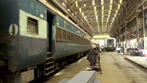 Video: Cận cảnh Ấn Độ dùng toa tàu làm phòng điều trị COVID-19