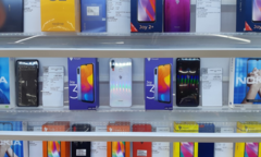 Các nhà bán lẻ điện thoại lớn nhất Việt Nam lý giải kỳ tích khó tin của Vsmart
