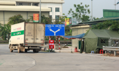 Chốt kiểm soát COVID-19 có cũng như không, cán bộ 'ngồi chơi xơi nước' cả buổi