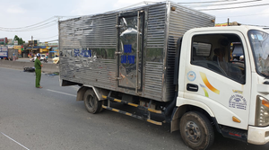 Đi ngược chiều trong làn ô tô, nam thanh niên bị xe tải tông chết