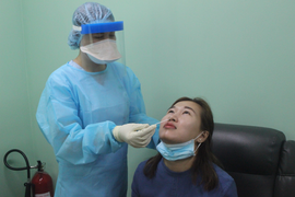 Hai bệnh viện ở TP.HCM phải dừng làm xét nghiệm COVID-19 theo yêu cầu có thu phí