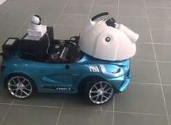 Video: Cải tiến ôtô đồ chơi thành máy khử khuẩn trong khu cách ly