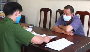 Truy tố 2 kẻ đánh cán bộ kiểm tra phòng chống dịch COVID-19 nhập viện
