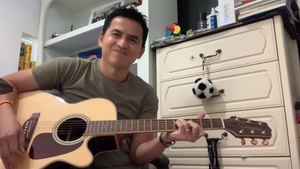 Kiatisak hát 'Như có Bác trong ngày đại thắng', cổ vũ Việt Nam chống COVID-19