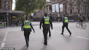 Cảnh sát Australia xông vào tang lễ, bị tố 'vô cảm' thực thi lệnh cách ly xã hội