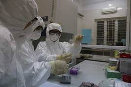94 mẫu xét nghiệm liên quan bệnh nhân 262 âm tính lần đầu với virus corona