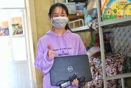 Đại học Bách khoa Hà Nội tặng laptop cho sinh viên nghèo để học online