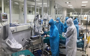 Phi công người Anh có tiến triển tốt hơn, hiện không sốt